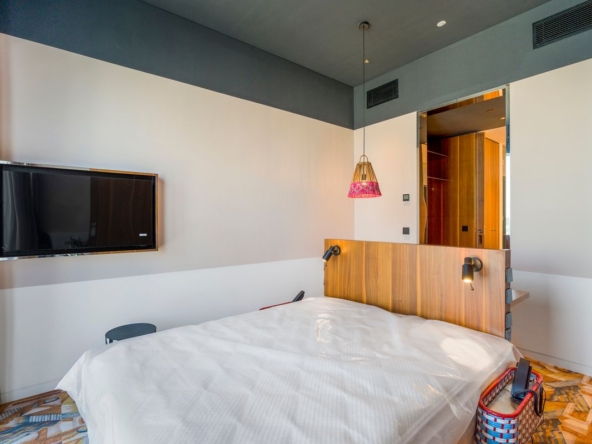Modern Finish | Prime Location |  Furnished – UAEMR-6060