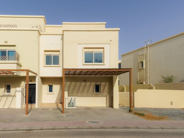 Vacant|Modern 5BR Villa|End Unit|Next to the Pool – UAEMCR-3718
