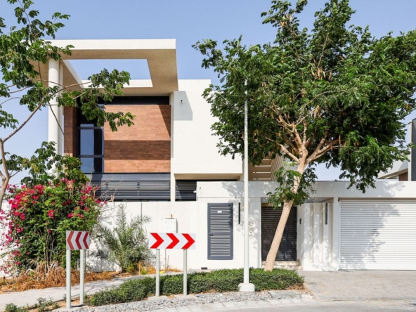 Corner Unit | 4BR+Maids | Single Row | Prime Area – UAEMCR-3752