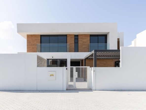 Ready Villa|Corner 5BR+M|Massive Plot|4 Payments – UAEMCRP-3402