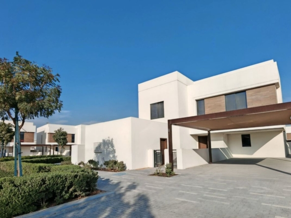 Corner 5BR+Maid Villa | Massive Plot | Driver Room – UAEMCRP-3403