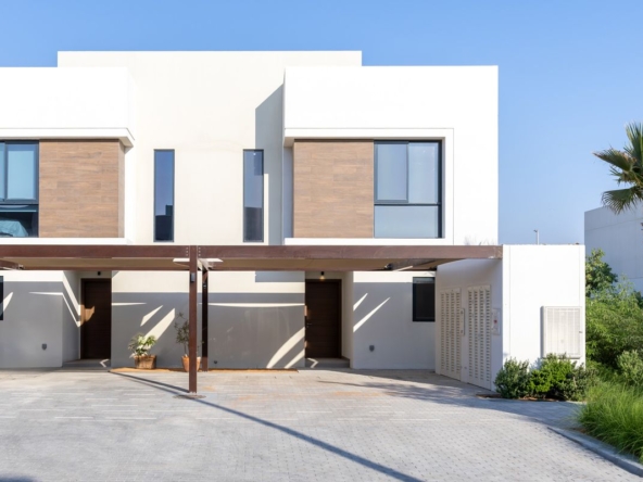 End Unit | Spacious 3BR+Maids TH | PLOT 2,180 SQFT – UAEMCRP-3409