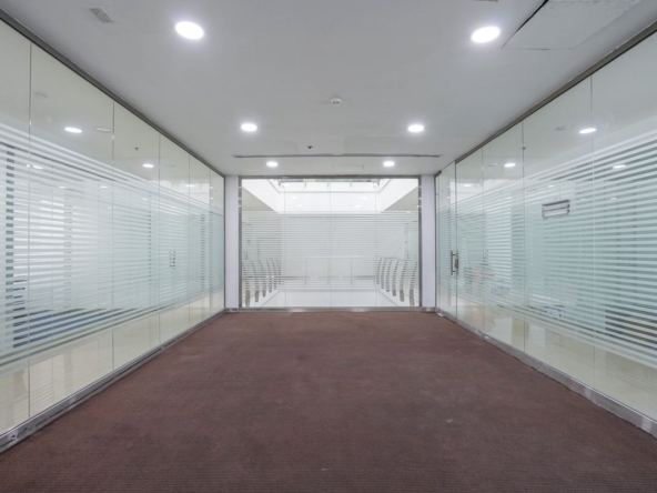 Vacant Office | Strategic Location | 660 SQM – UAEMCRP-3415