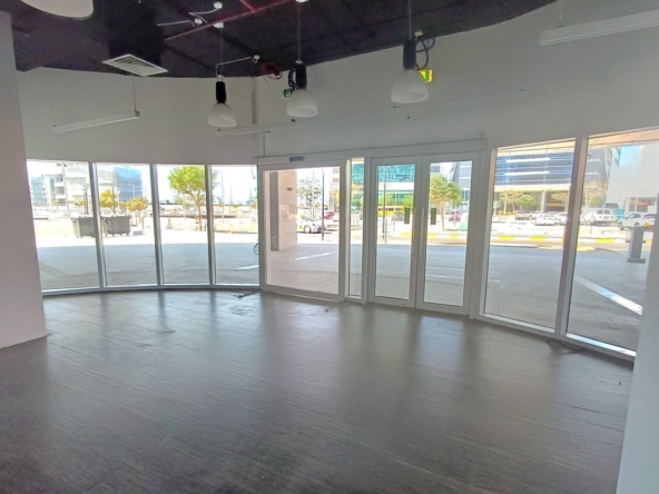 Vacant Fitted Show RoomIHigh Footfall|4 Payments – UAEMCRP-3430