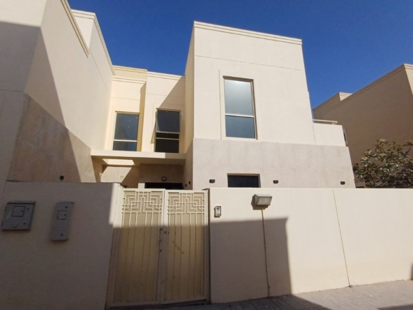 Upgraded 5BR Villa | Vacant | Well Maintained – UAEMCRP-3432