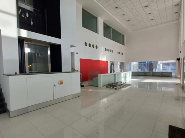 2 Floor Massive Showroom| Prime Location| 4Cheques – UAEMCRP-3435