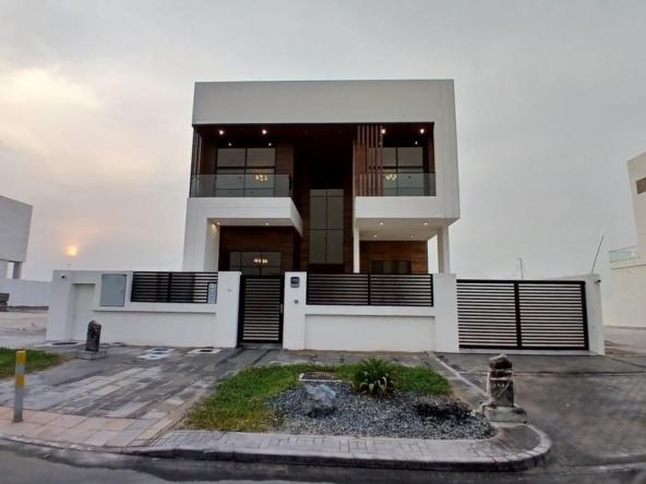 Single Row | End Unit | 5BR+M Villa | Roof Floor – UAEMCSP-17139
