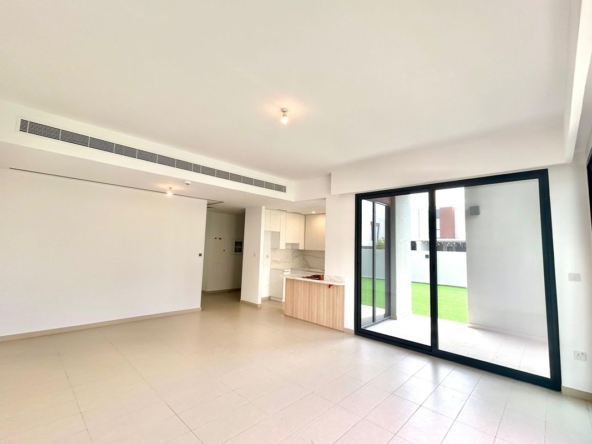 Single row | Near Lake and Park | Vaastu Unit – UAEMR-6184