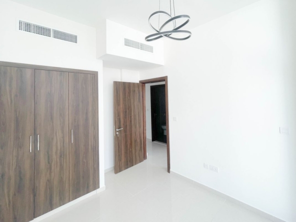 L-Shape Garden | 5BR Villa  Cozy | Family-Friendly – UAEMR-6195