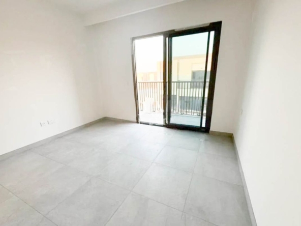Brand New | Vacant | Corner Plot Single Row – UAEMRP-4072