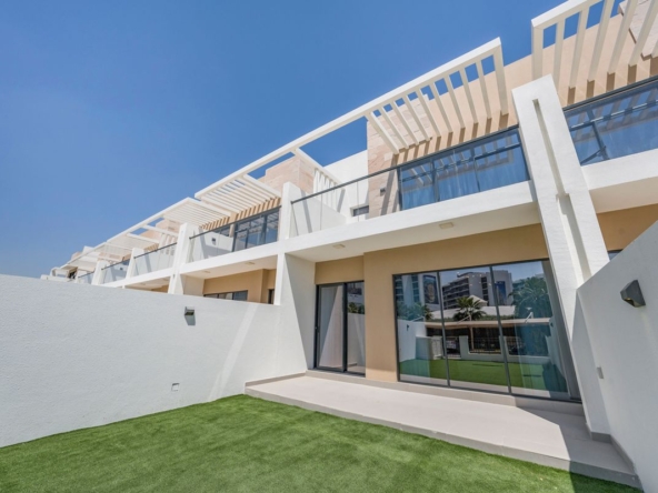 Huge Layout | Vacant | Furnished – UAEMRP-4107