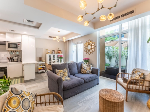 Well Maintained | Spacious Garden | Prime Location – UAEMS-25179