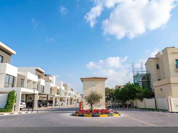 Vacant 4BR+M Villa | Single Row | Well Maintained – UAEMCS-11943
