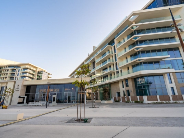Full Sea View | 1BR Loft w/ Balcony | Beach Access – UAEMCS-12982