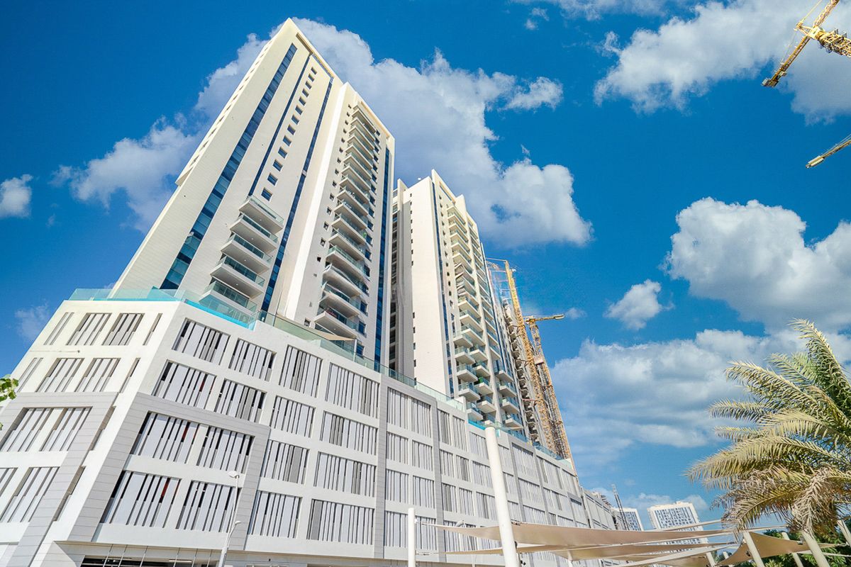 Furnished 2BR | Partial Sea View | Community Pool – UAEMCSP-18610