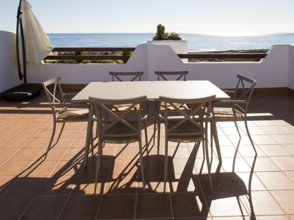 Luxury Beachfront Apartments – D40938