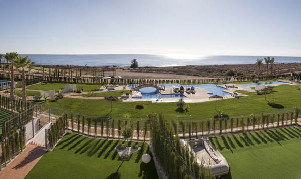 Luxury Beachfront Apartments – D46712
