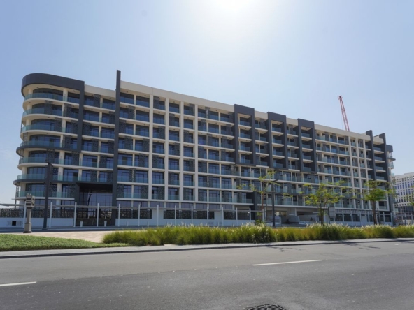 Modern Junior 1BR| Furnished Unit| Community Pool – UAEMCR-3787