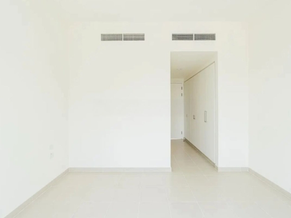 Best Deal  | Vacant On Transfer | Perfect Location – UAEMS-26740